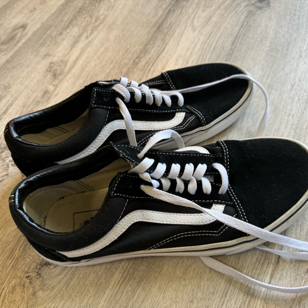 VANS Ward Canvas Women's Shoes - Black/White - lightly worn